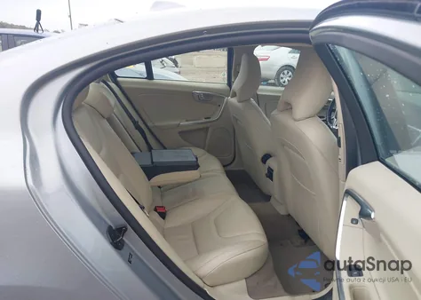 2013 Volvo S60 T5/T5 Platinum/T5 Premier/T5 Premier Plus z USA, uszkodzony, nr VIN YV1612FS3D2187363